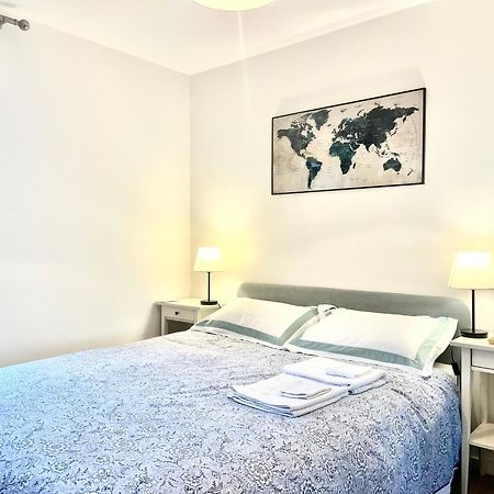 The Room King Size Bed And Private Bathroom Dublin Bagian luar foto
