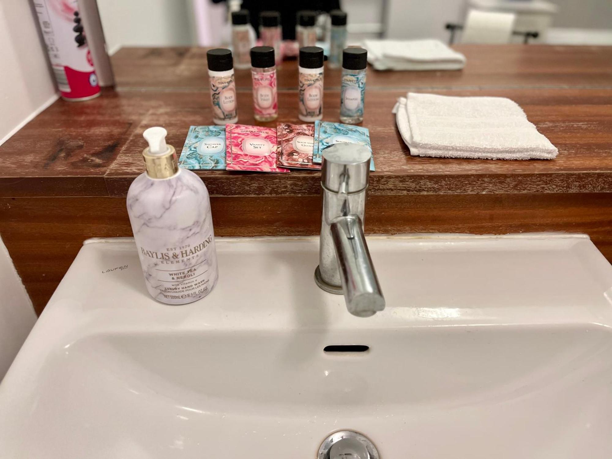 The Room King Size Bed And Private Bathroom Dublin Bagian luar foto