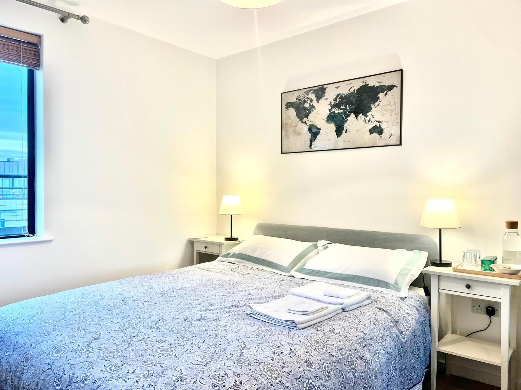 The Room King Size Bed And Private Bathroom Dublin Bagian luar foto