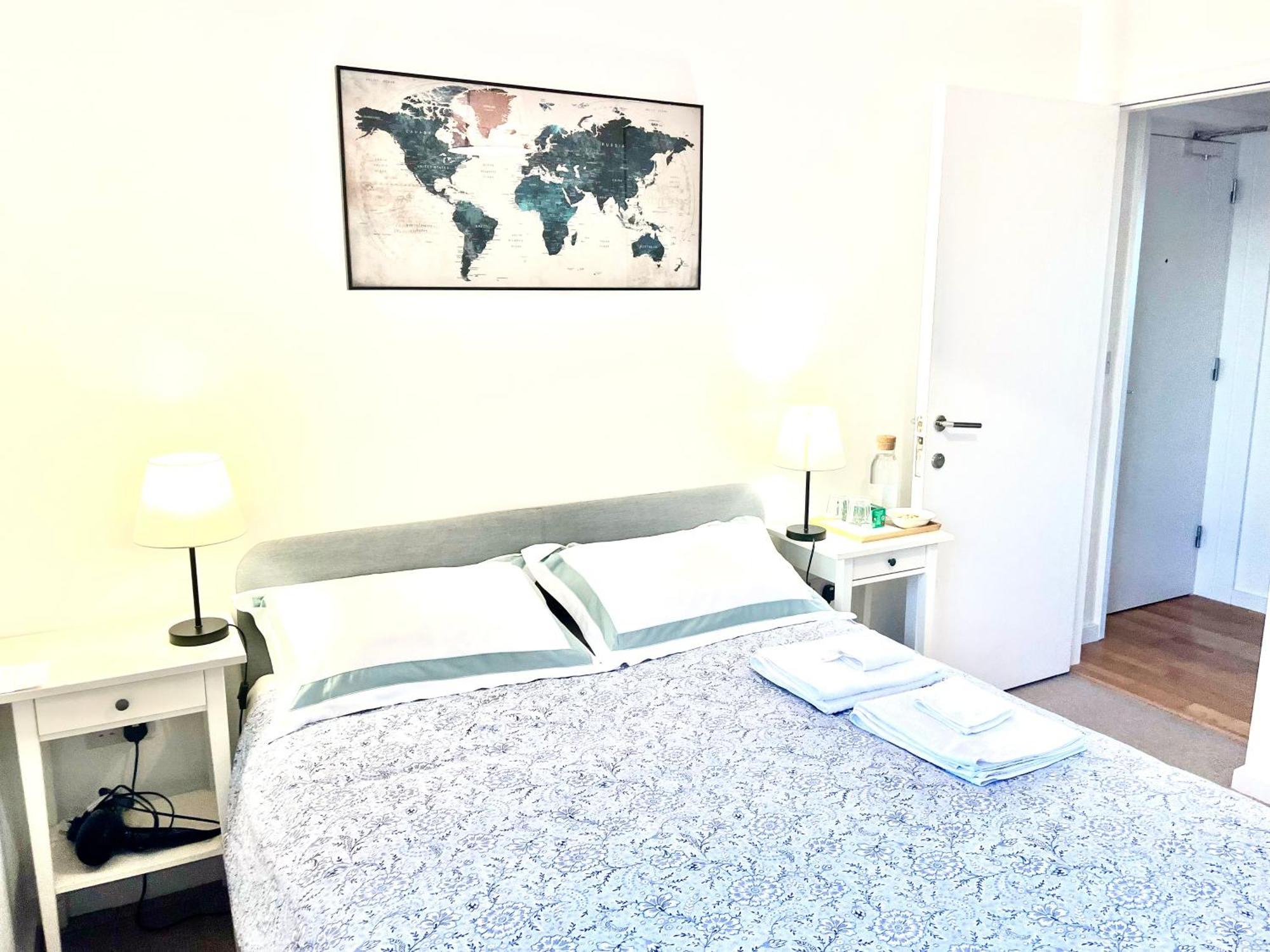 The Room King Size Bed And Private Bathroom Dublin Bagian luar foto