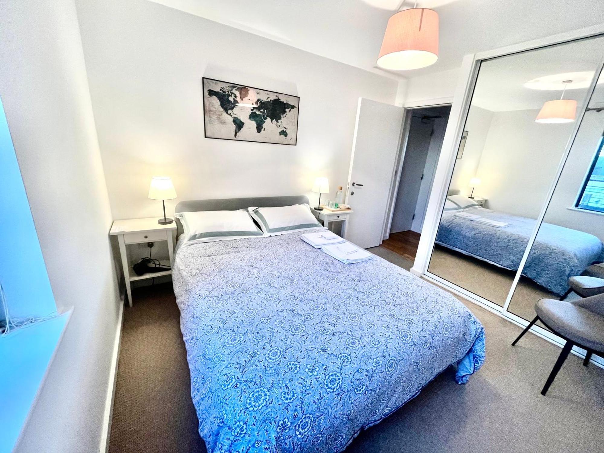 The Room King Size Bed And Private Bathroom Dublin Bagian luar foto
