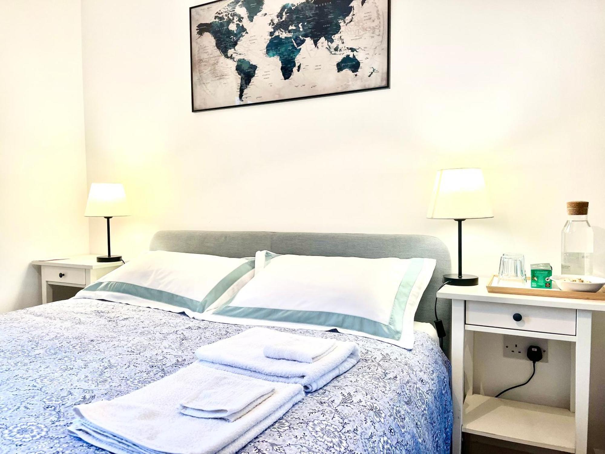 The Room King Size Bed And Private Bathroom Dublin Bagian luar foto